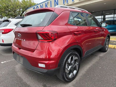 Used 2024 Hyundai Venue SEL FWD image 4