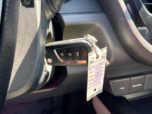 Used 2023 Toyota Camry SE image 14