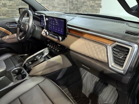 Used 2023 GMC Canyon Denali w/ Denali Black Edition image 27