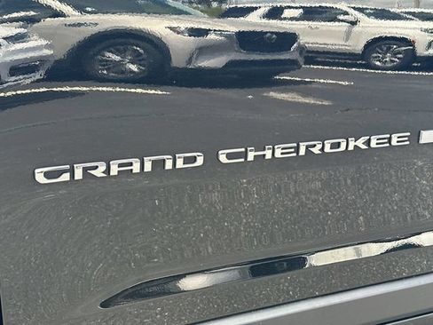 Used 2023 Jeep Grand Cherokee L Limited AWD/4WD image 31