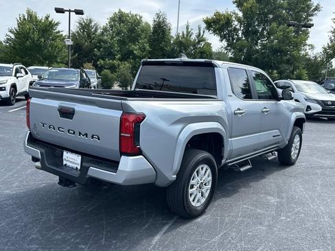 Used 2024 Toyota Tacoma SR5 AWD/4WD image 4
