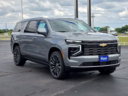New 2026 Chevrolet Suburban High Country AWD/4WD image 2