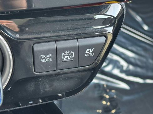 Used 2020 Toyota Prius Prime XLE image 27