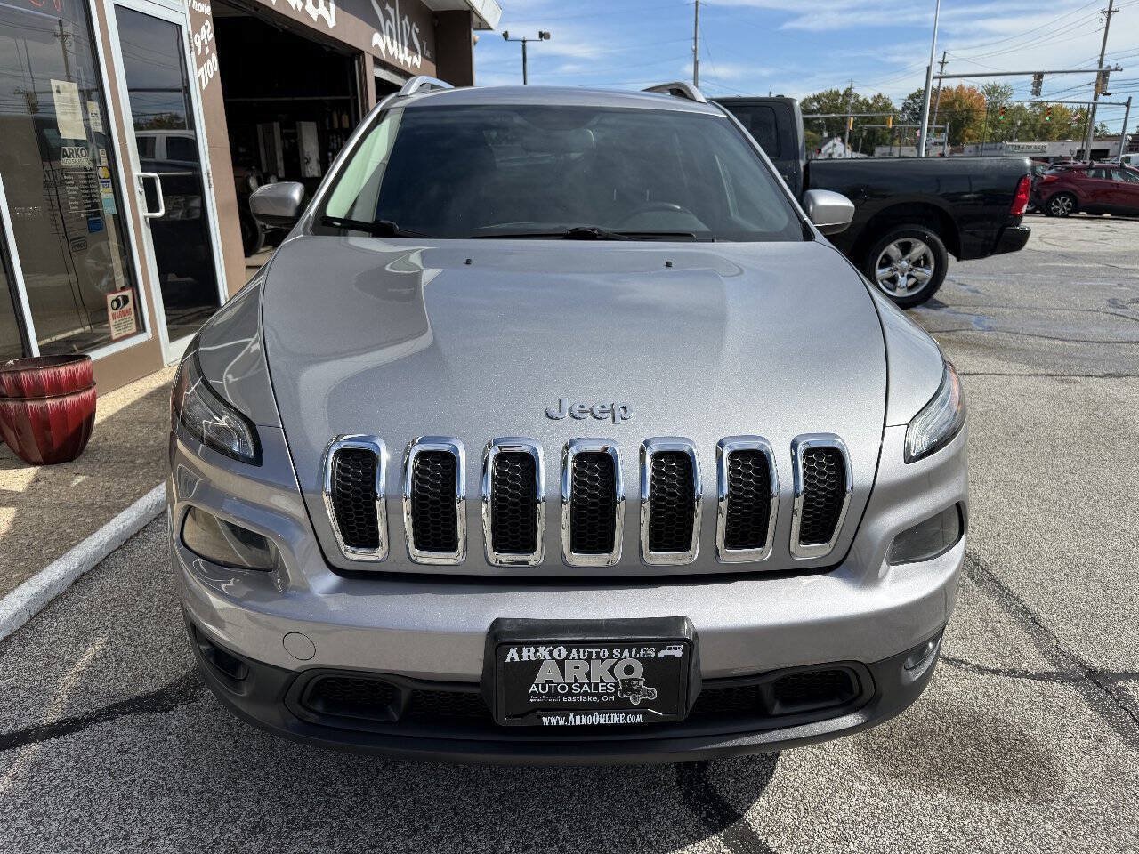 Used 2014 Jeep Cherokee Latitude AWD/4WD image 3