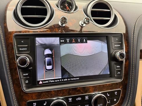 Used 2017 Bentley Bentayga AWD/4WD image 24