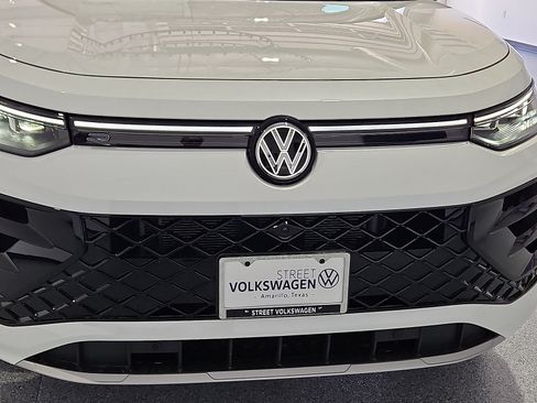 New 2026 Volkswagen Tiguan SEL R-Line AWD/4WD image 11
