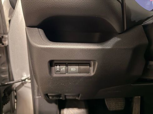 Used 2025 Toyota RAV4 XLE AWD/4WD image 15