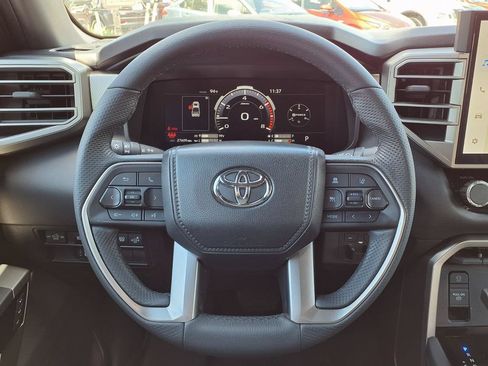 Used 2025 Toyota Tundra Limited AWD/4WD image 29