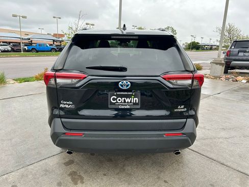 Used 2020 Toyota RAV4 LE w/ Carpet Mat Package AWD/4WD image 6