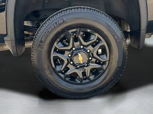 Used 2025 Chevrolet Silverado 2500 LTZ w/ LTZ Premium Package AWD/4WD image 34