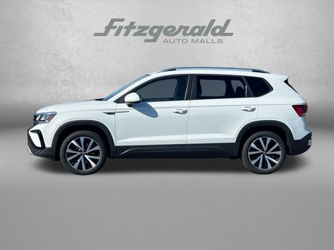 Used 2024 Volkswagen Taos SE FWD image 4