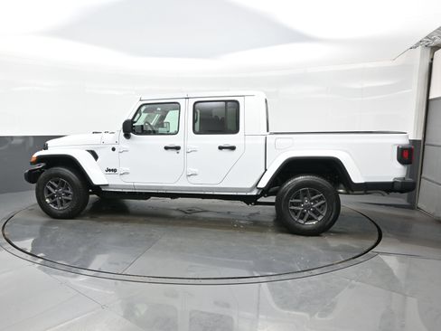New 2026 Jeep Gladiator Sport AWD/4WD image 4