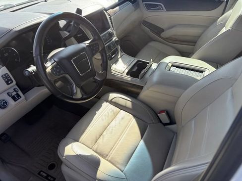 Used 2020 GMC Yukon Denali w/ Denali Premium Package AWD/4WD image 6