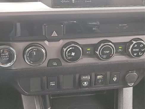 Used 2018 Toyota Tacoma TRD Off-Road AWD/4WD image 27