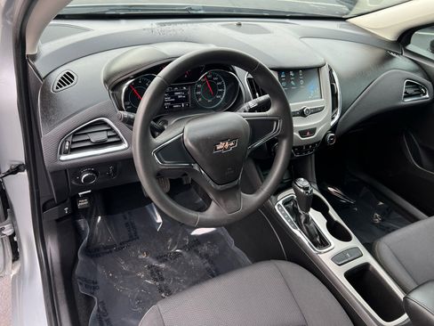 Used 2018 Chevrolet Cruze LS image 23