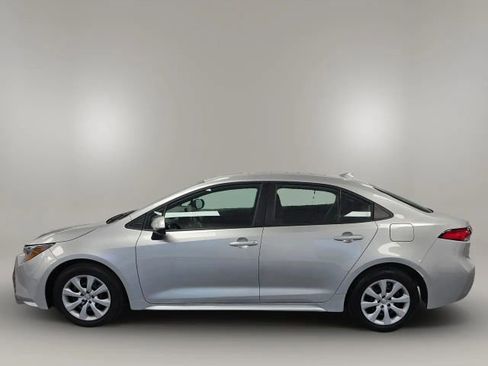 Used 2025 Toyota Corolla LE image 8