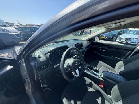 Used 2025 Nissan Sentra SV FWD image 34