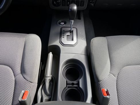 Used 2020 Nissan Frontier SV w/ Midnight Edition Floor Mats image 16