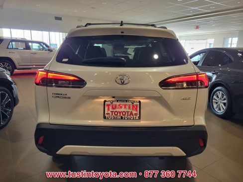 Certified 2026 Toyota Corolla Cross XLE w/ Convenience Package FWD image 4
