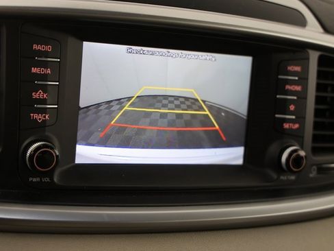 Used 2020 Kia Sorento EX image 9