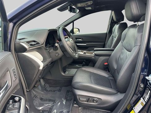 Used 2025 Toyota Sienna Platinum image 14
