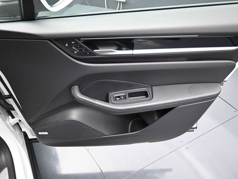 Certified 2025 Porsche Macan Electric RWD image 22
