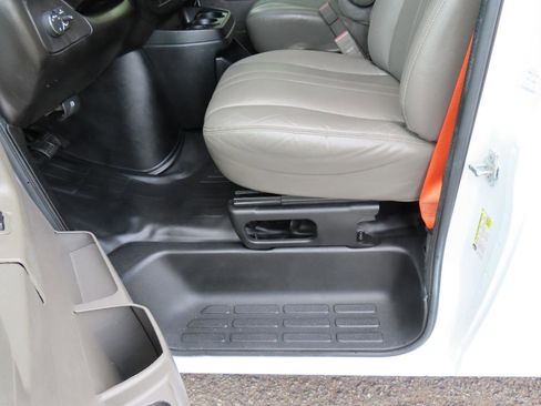 Used 2015 GMC Savana 3500 RWD image 8