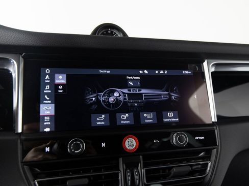 New 2026 Porsche Macan image 26