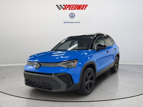 Used 2025 Volkswagen Taos SE AWD/4WD image 12