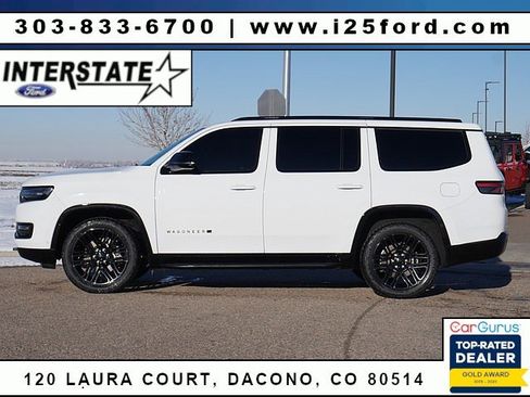 Used 2024 Jeep Wagoneer Series II image 2