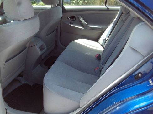 Used 2009 Toyota Camry LE FWD image 9