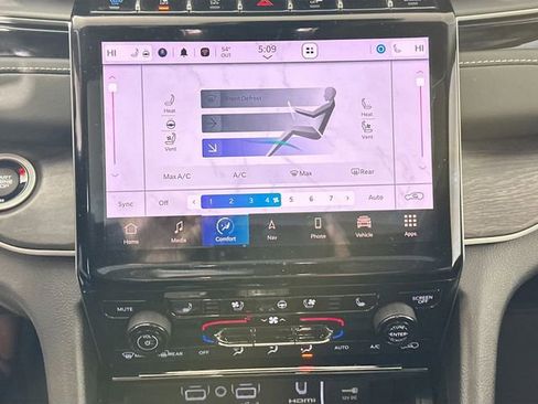 Used 2023 Jeep Grand Cherokee 30th Anniversary image 15