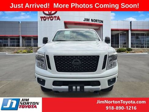 Used 2017 Nissan Titan PRO-4X w/ Pro-4x Convenience Package image 2