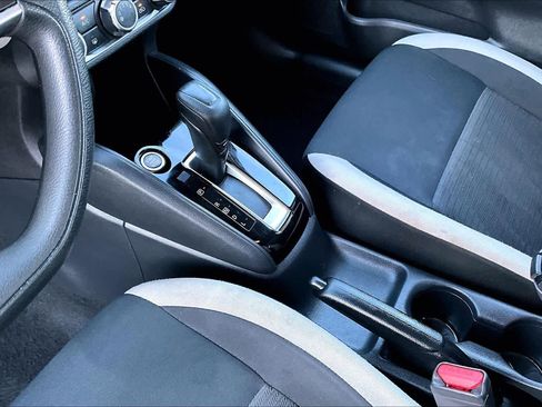 Used 2022 Nissan Versa SV w/ Electronics Package image 17