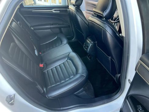 Used 2018 Ford Fusion SE w/ Equipment Group 602A FWD image 12
