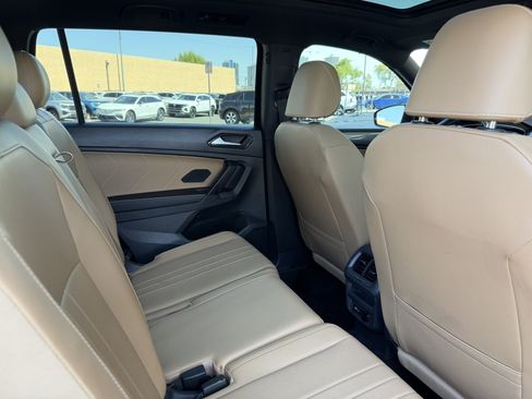 Used 2024 Volkswagen Tiguan SE w/ Panoramic Sunroof Package FWD image 38