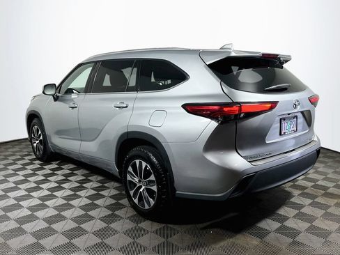 Certified 2021 Toyota Highlander XLE AWD/4WD image 5