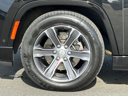 Certified 2024 Jeep Grand Wagoneer L Base image 27