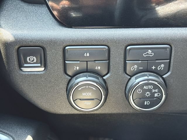 Used 2025 Chevrolet Silverado 2500 LT w/ Convenience Package AWD/4WD image 18