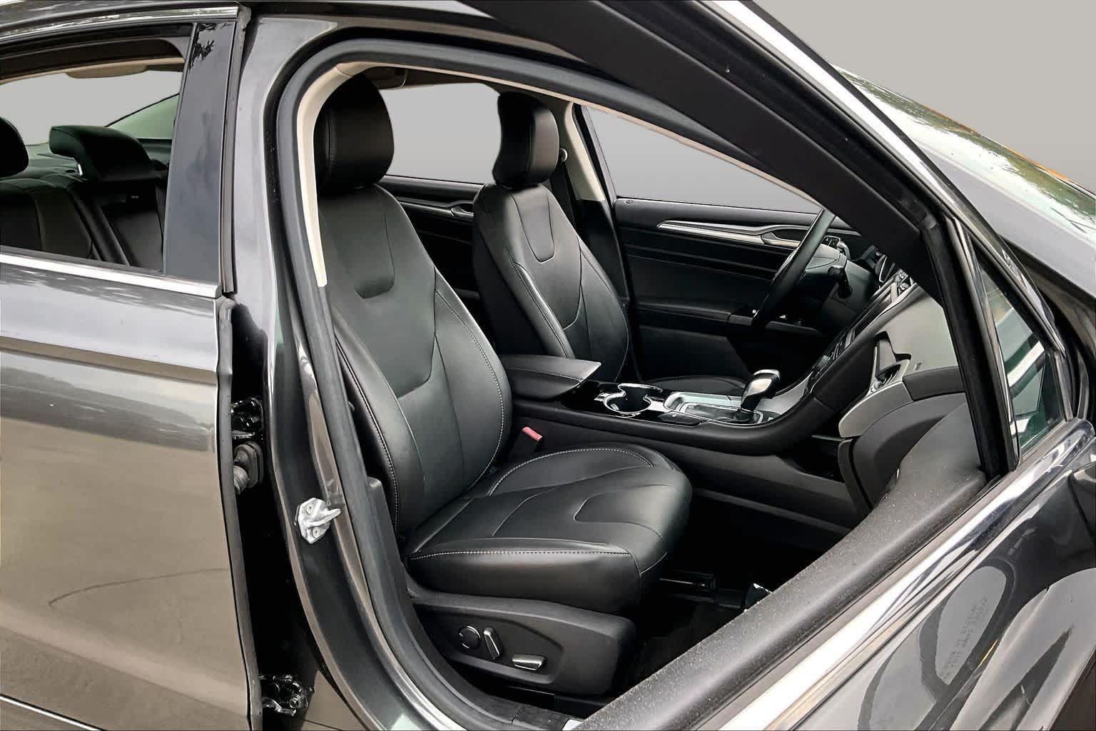 Used 2015 Ford Fusion Titanium FWD image 9