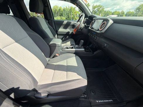 Used 2021 Toyota Tacoma TRD Sport AWD/4WD image 36