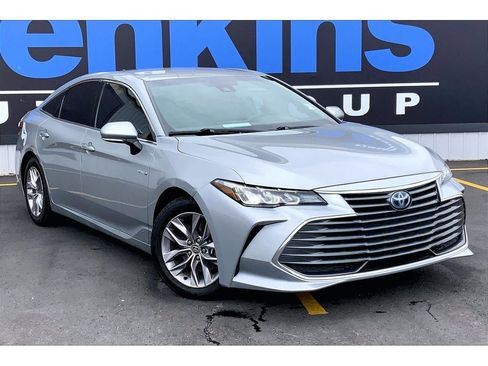 Used 2021 Toyota Avalon XLE FWD image 2