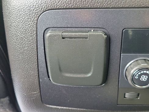 Used 2017 Chevrolet Suburban LT image 17