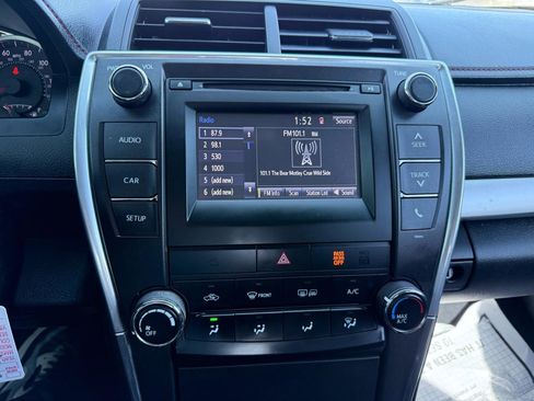 Used 2016 Toyota Camry SE image 16