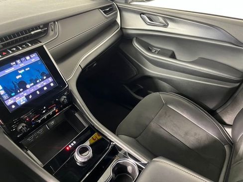 Used 2023 Jeep Grand Cherokee Altitude image 35