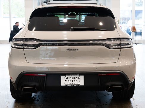 Used 2022 Porsche Macan w/ Premium Package Plus AWD/4WD image 5
