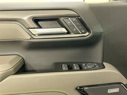 Used 2022 Chevrolet Silverado 1500 ZR2 w/ Technology Package image 11