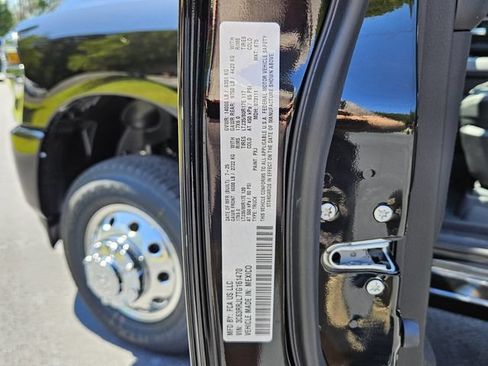 New 2026 RAM 3500 Laramie AWD/4WD image 17