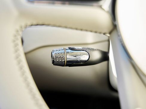 Used 2024 Bentley Flying Spur V8 image 57