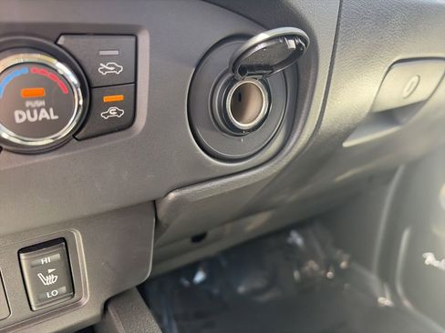 Used 2024 Nissan Frontier SL w/ Technology Package RWD image 28